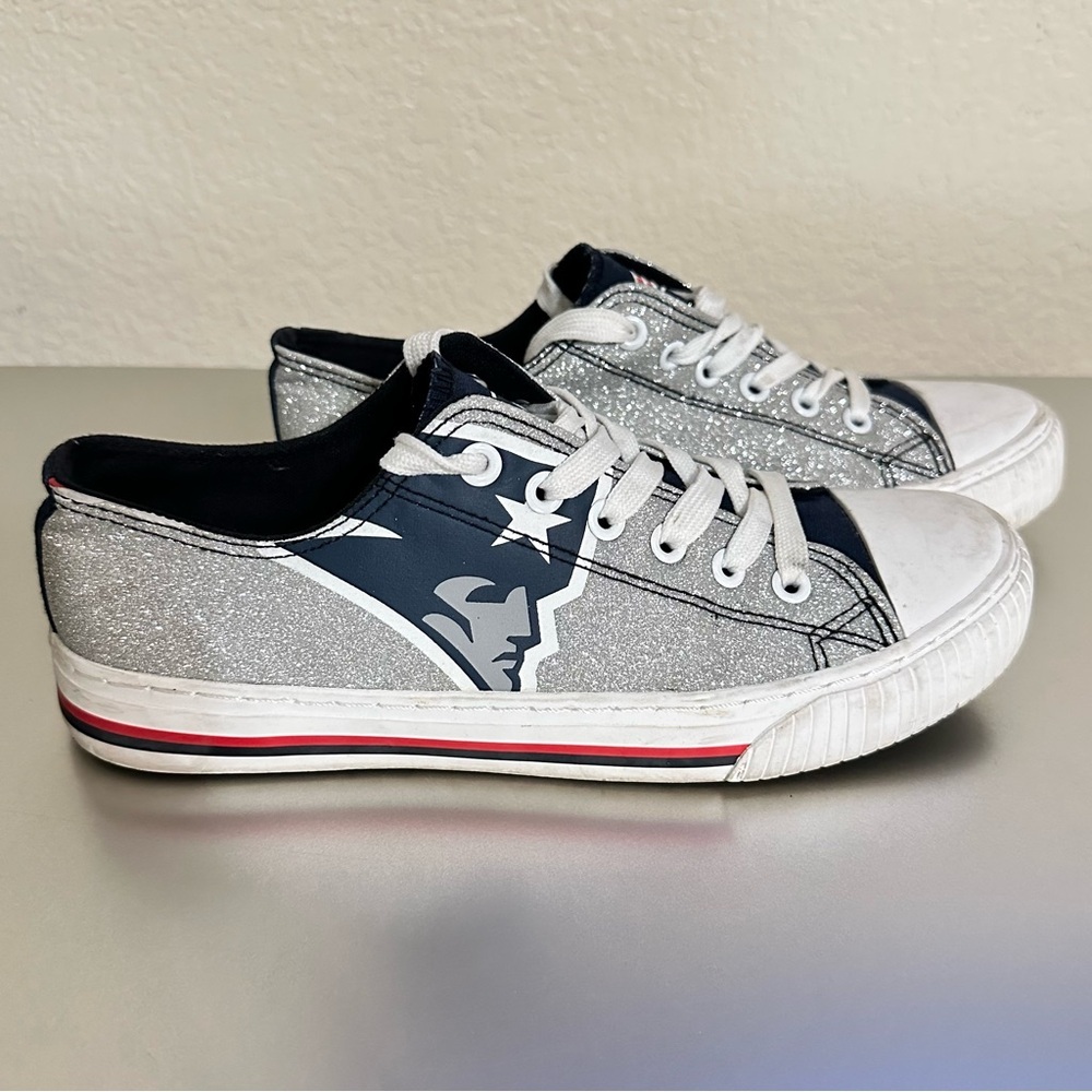 FOCO New England Patriots Glitter Sneakers Low Top Shoes Silver Navy NFL Sz 8
